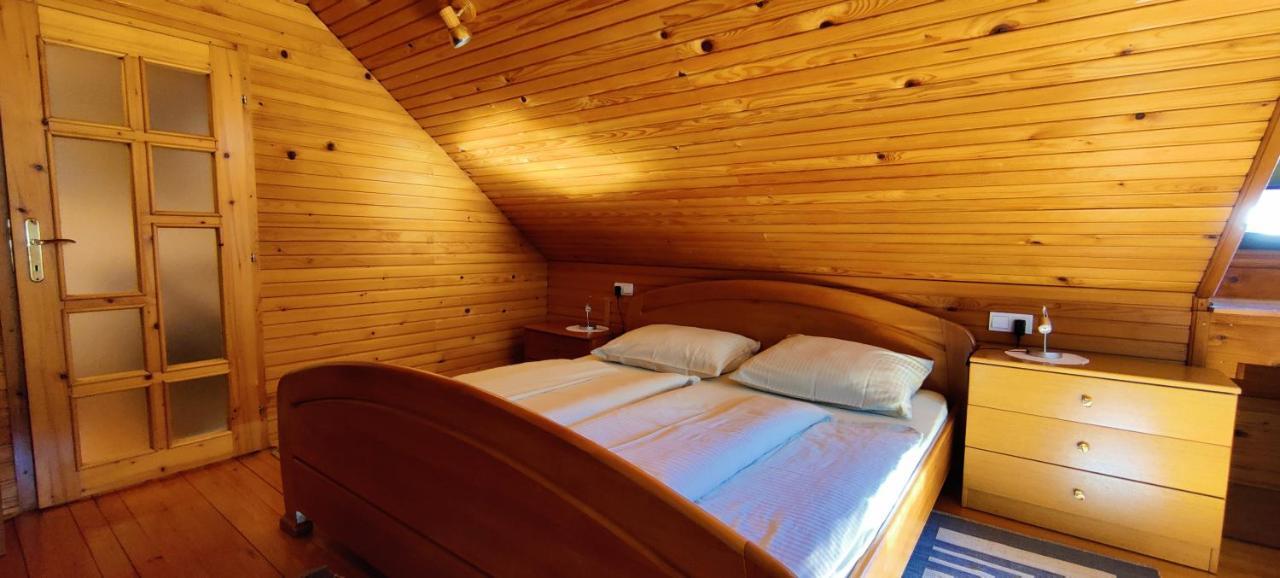 Guesthouse Pri Zalogarju Zelezniki Eksteriør billede