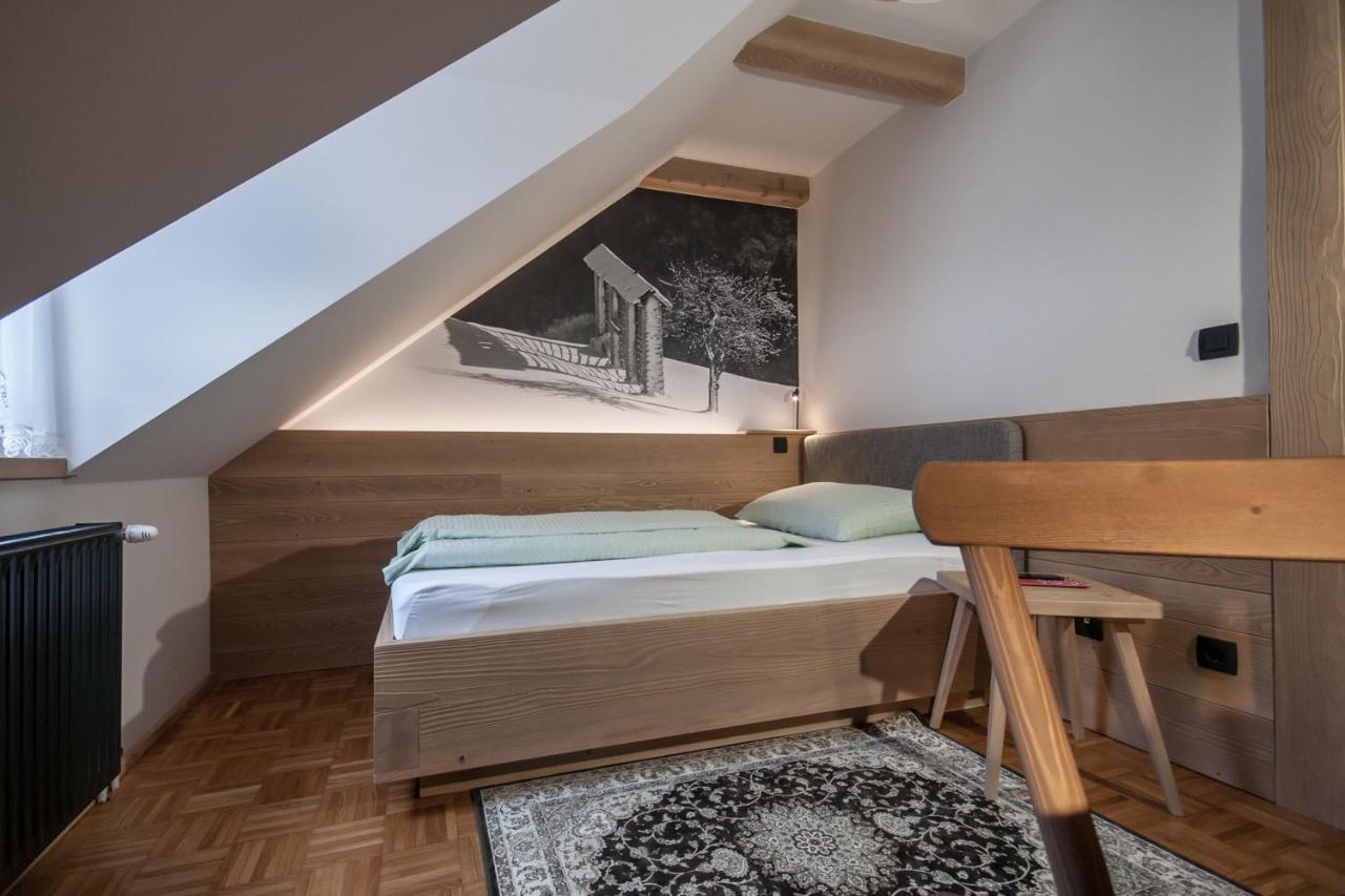 Guesthouse Pri Zalogarju Zelezniki Eksteriør billede
