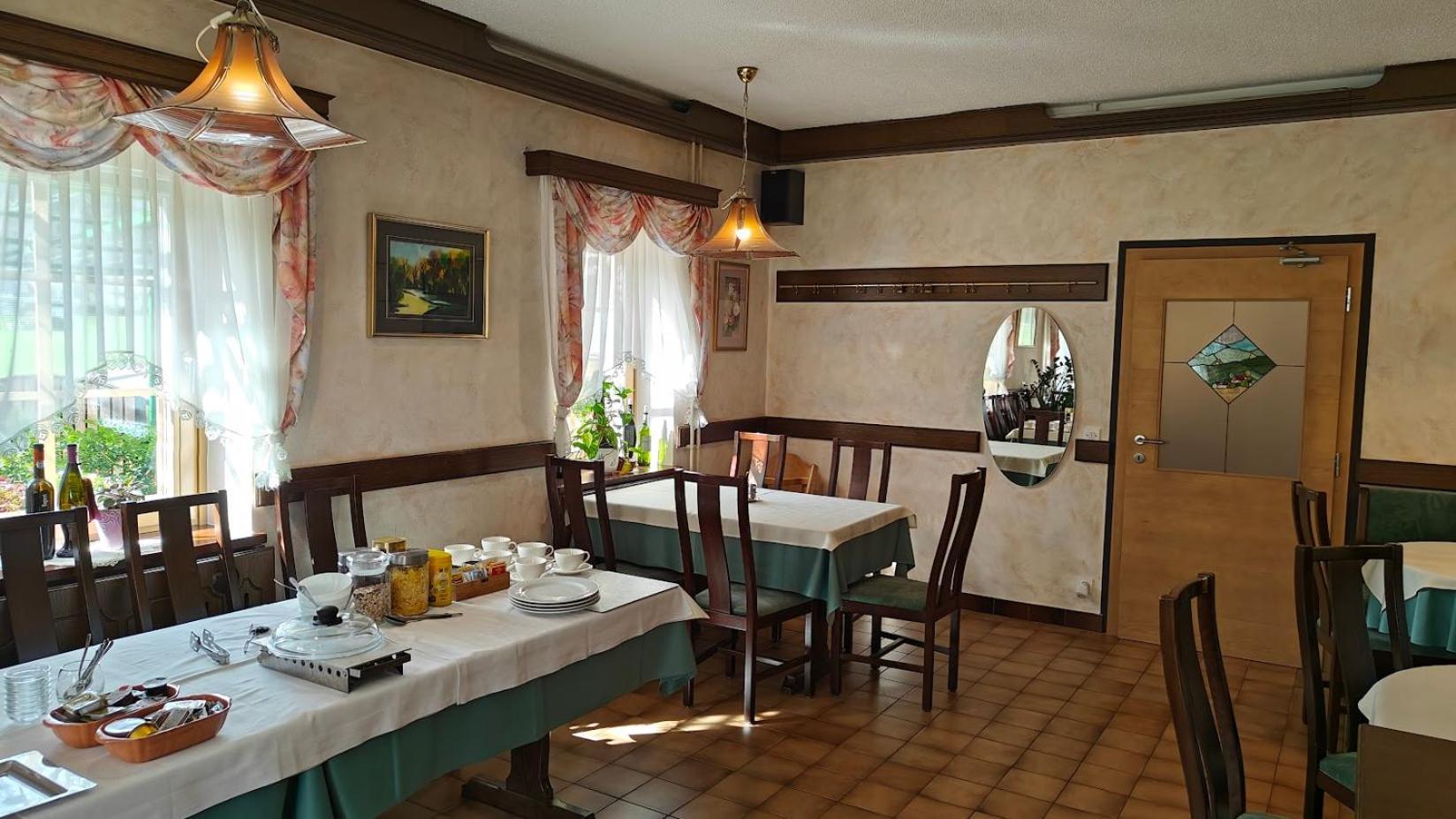 Guesthouse Pri Zalogarju Zelezniki Eksteriør billede