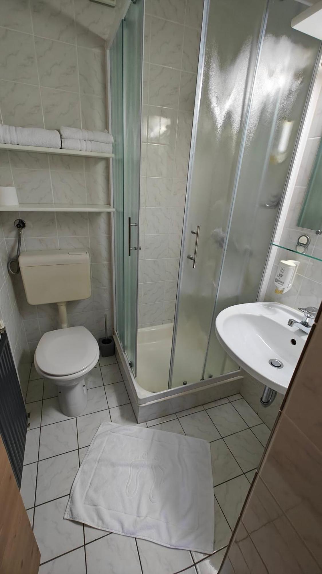Guesthouse Pri Zalogarju Zelezniki Eksteriør billede