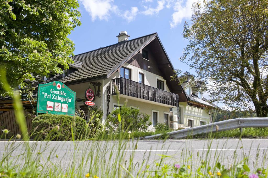 Guesthouse Pri Zalogarju Zelezniki Eksteriør billede