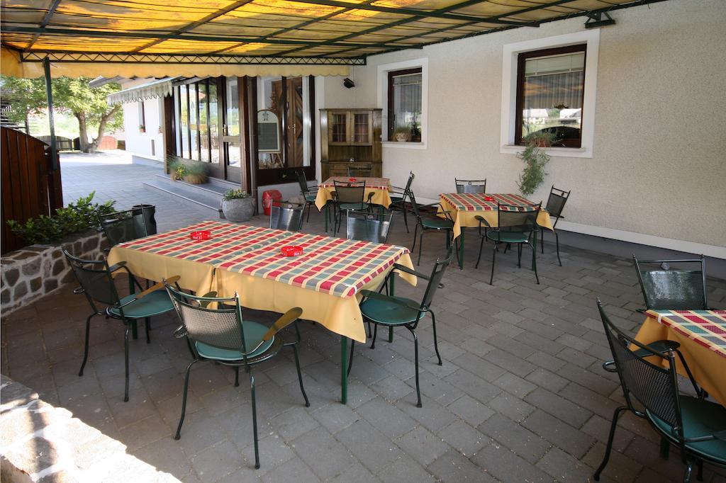 Guesthouse Pri Zalogarju Zelezniki Eksteriør billede