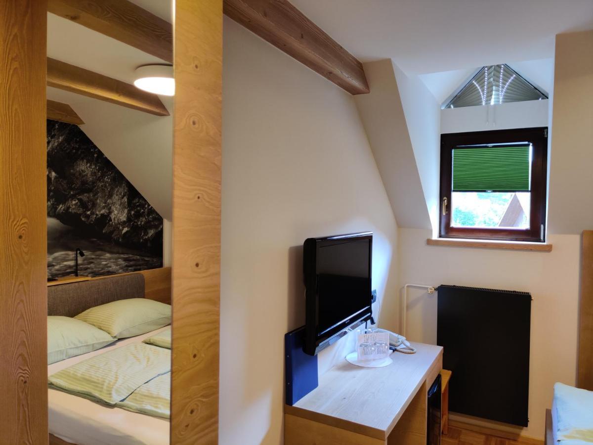 Guesthouse Pri Zalogarju Zelezniki Eksteriør billede