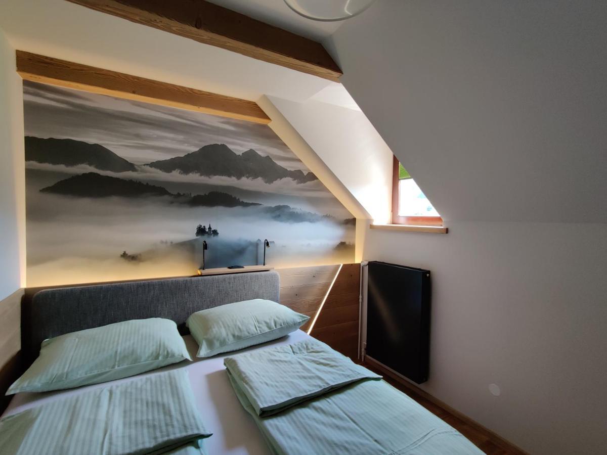 Guesthouse Pri Zalogarju Zelezniki Eksteriør billede